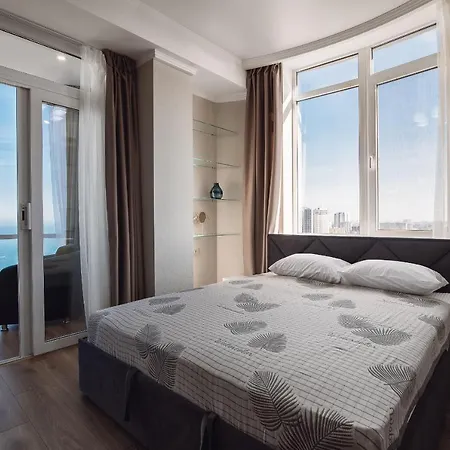 Private Arcadia Apartment